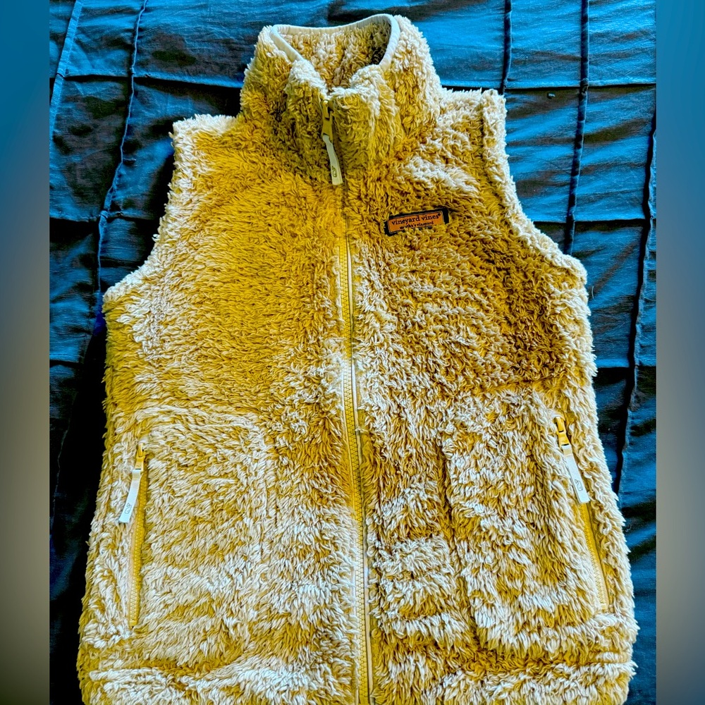 Vineyard Vines Camel colored Teddy Fleece Girls Zip Up Vest, Size S.